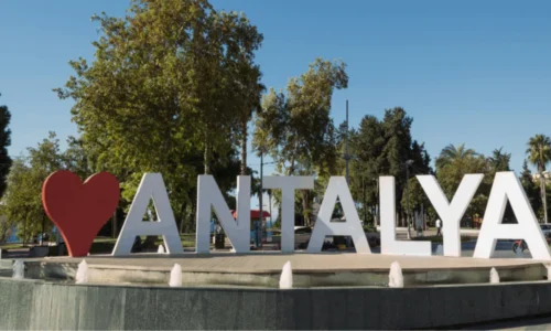 رکورد گردشگری آنتالیا در اکتبر ۲۰۲۵