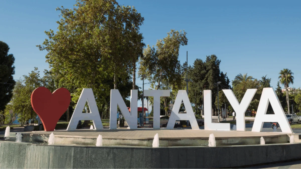 رکورد گردشگری آنتالیا در اکتبر ۲۰۲۵