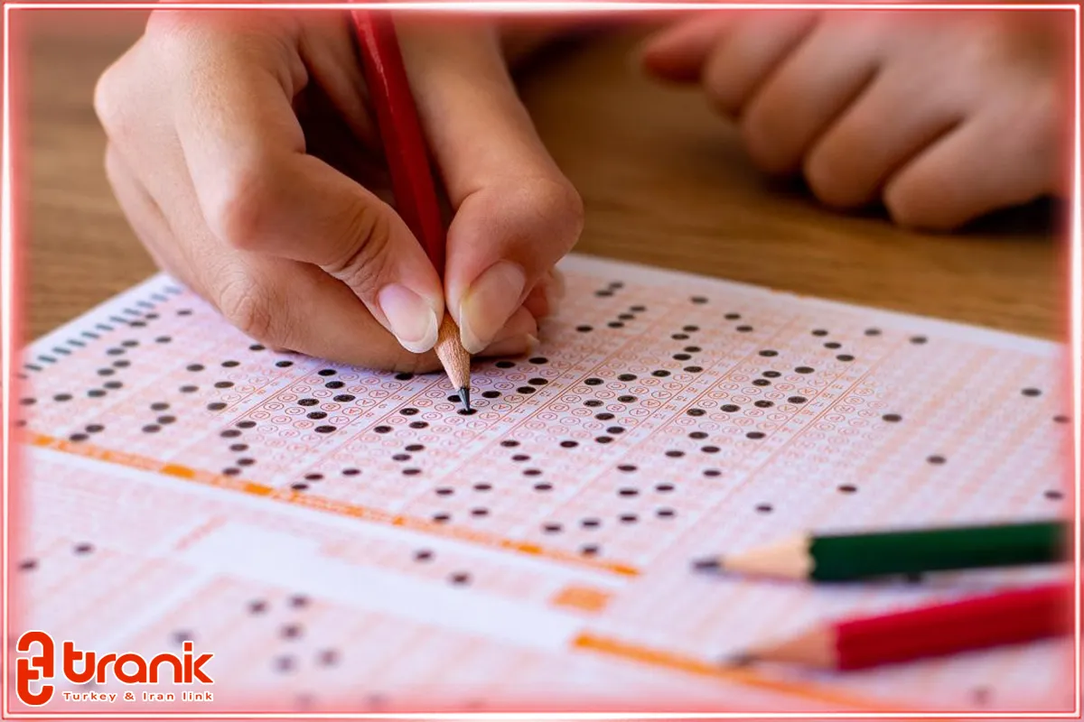 تفاوت یوس و SAT